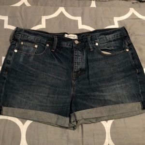 Madewell medium wash jean shorts size 32